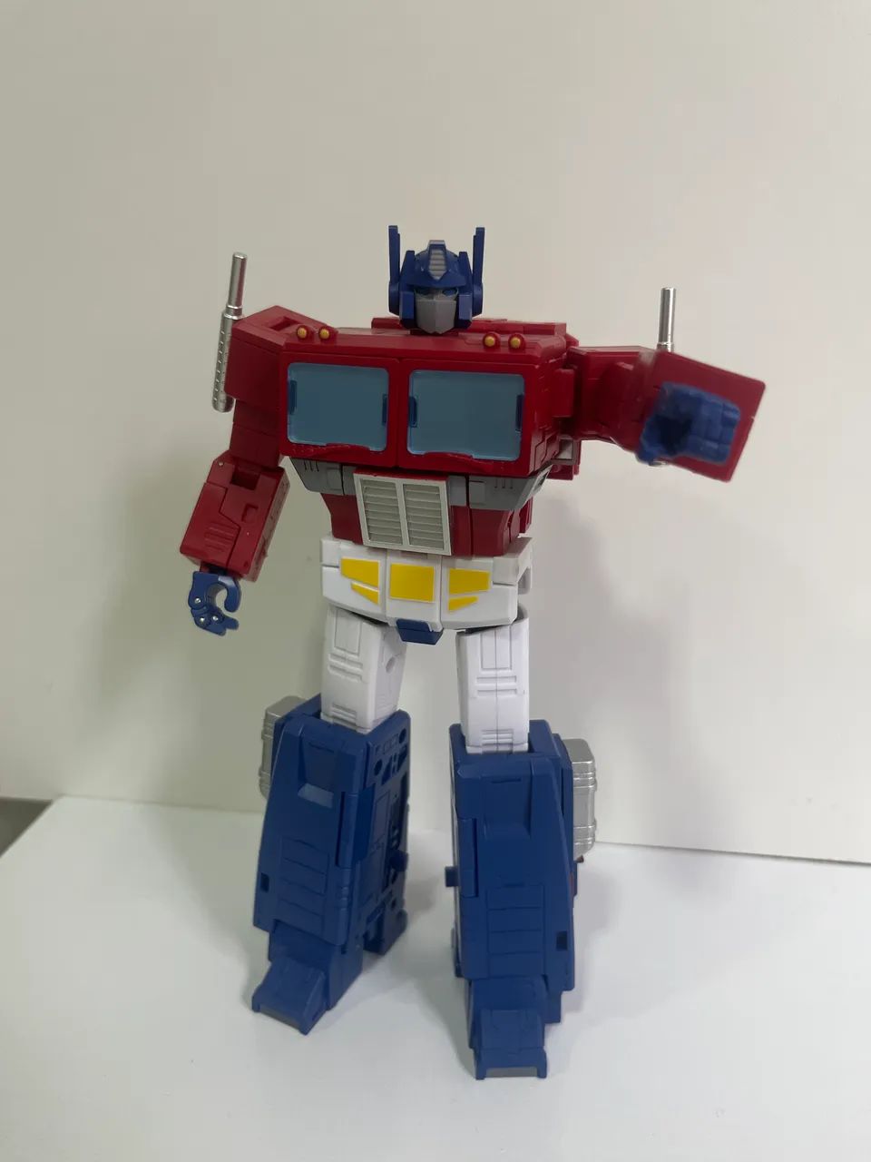 Studio Series 86 OPTIMUS PRIME (Bootleg)