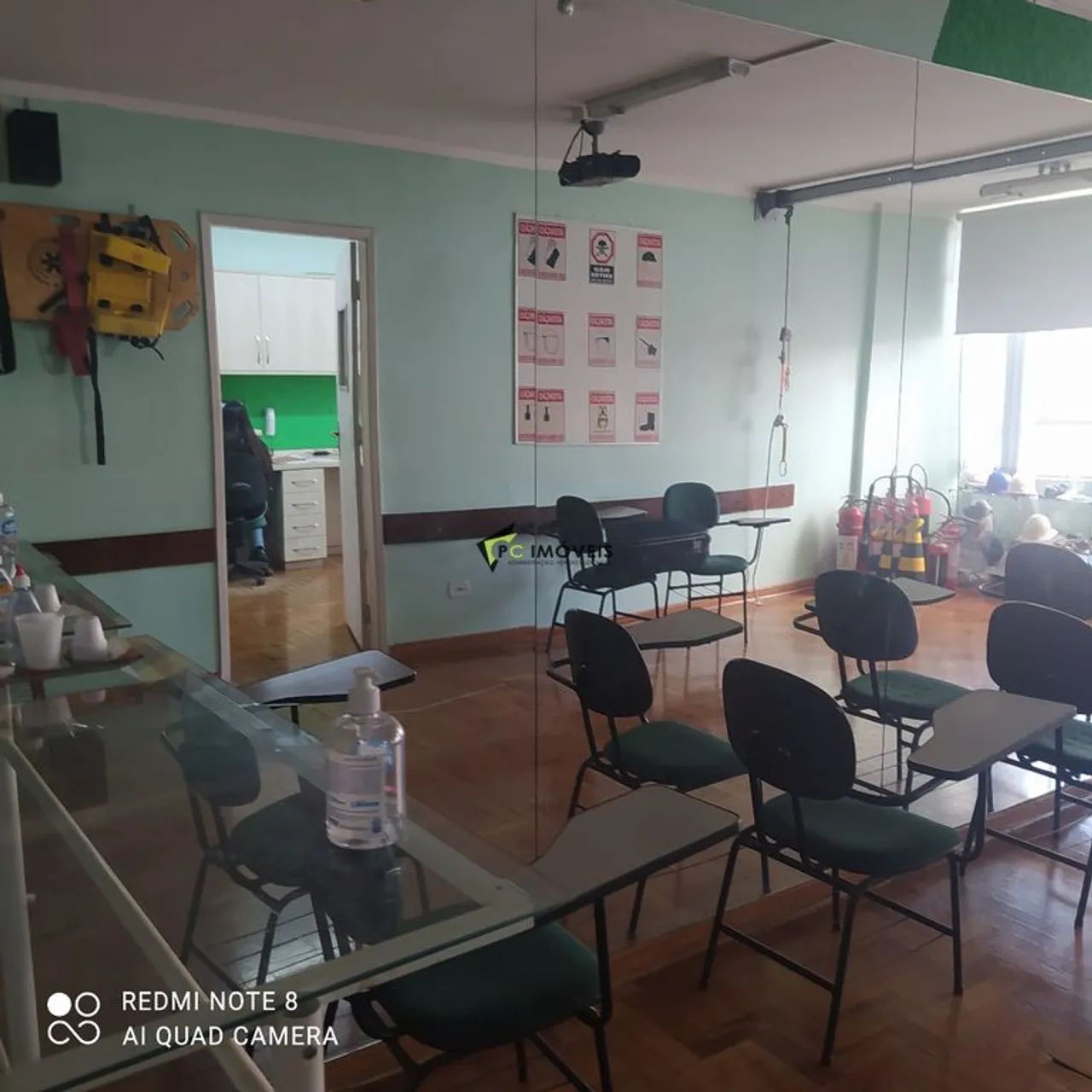 Sala Comercial À Venda no Centro - 2 salas, Banheiro, Copa, Sala de Espera, 67m²