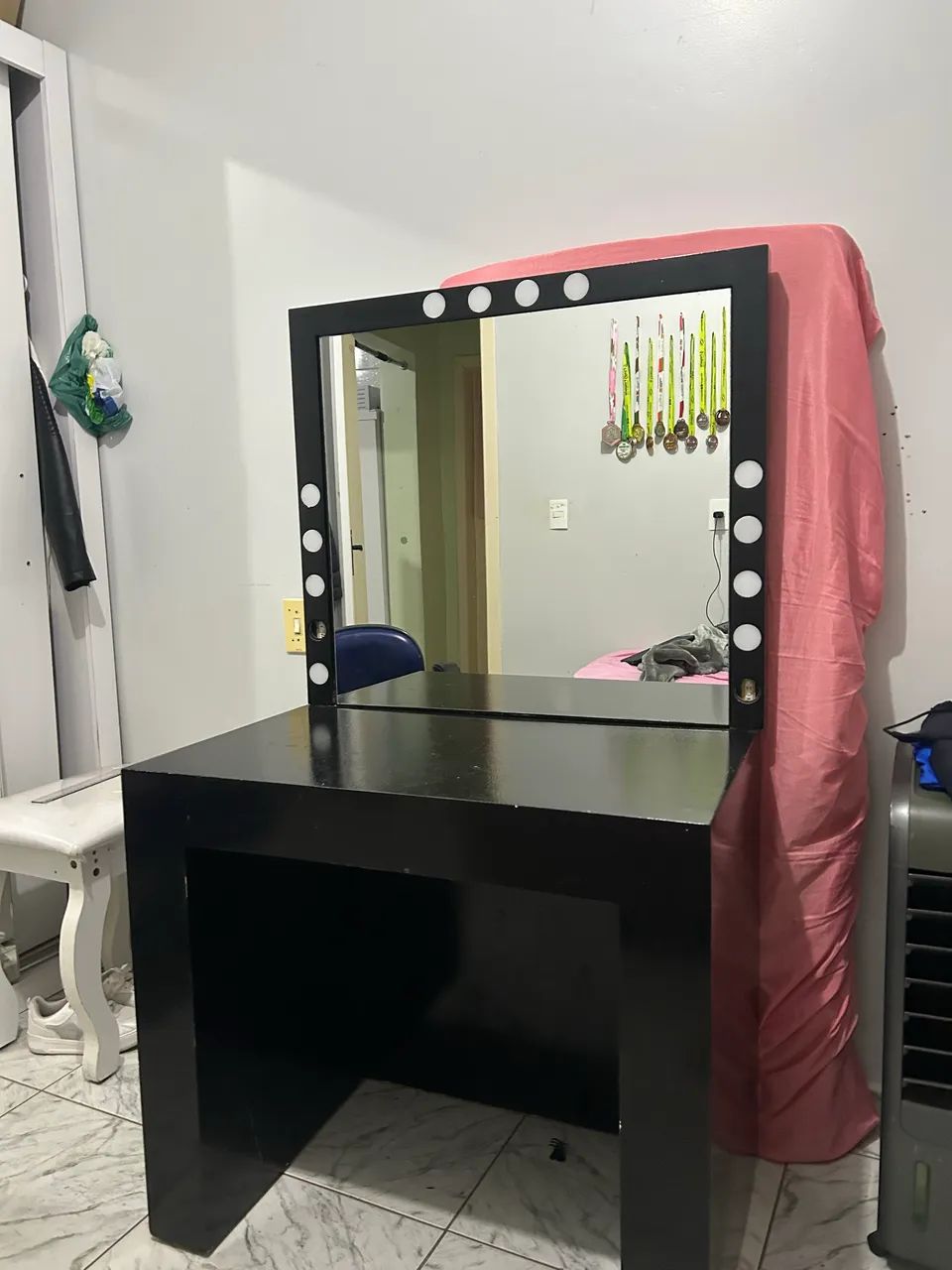 Penteadeira com espelho e luz - Foto 2