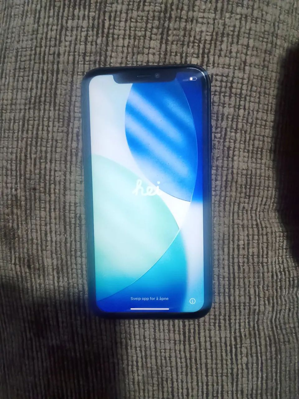 iPhone 11 semi-novo em bom estado 