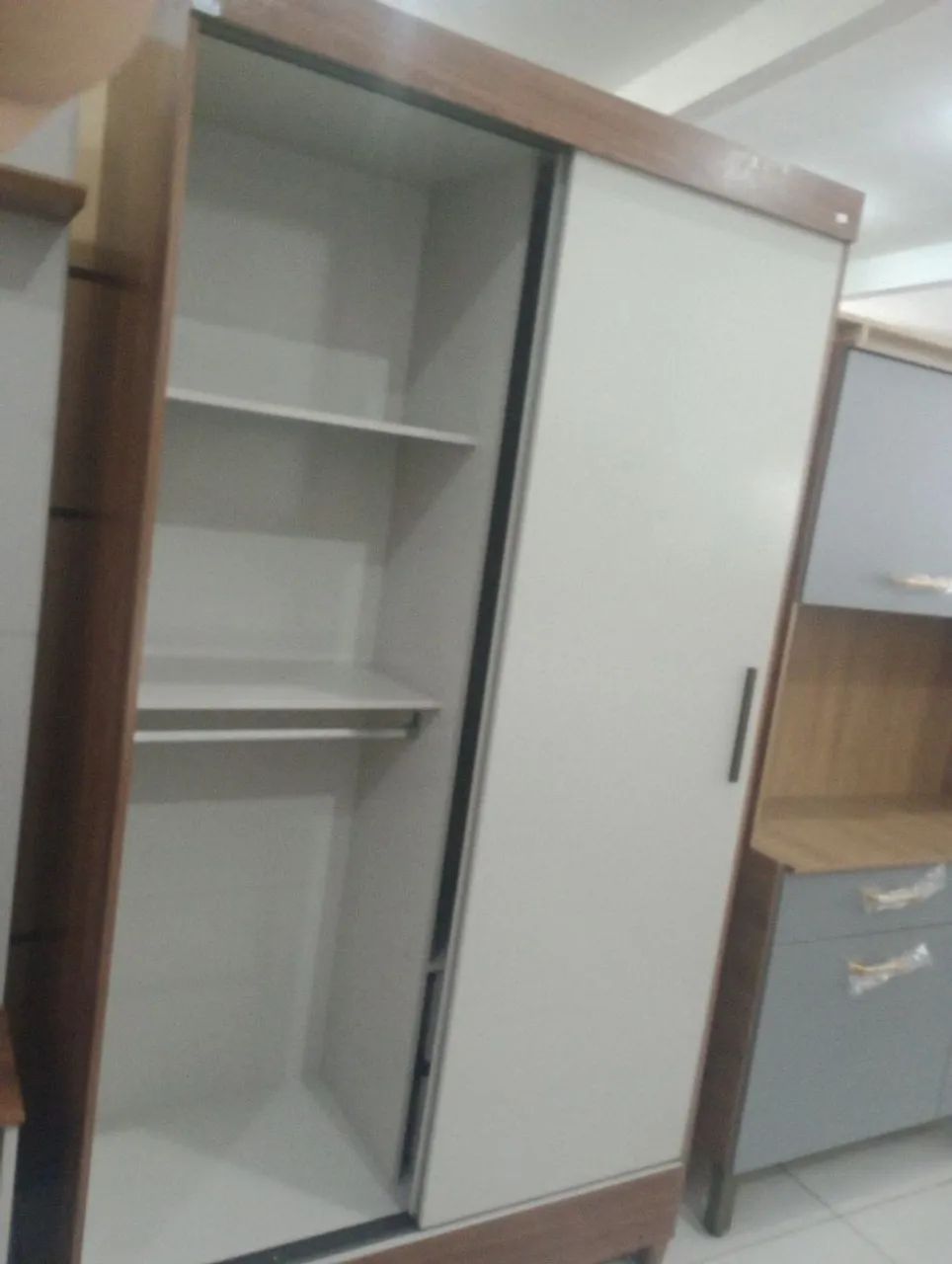 Guarda-Roupa de Solteiro com Portas de Correr - Entrega Grátis! - Foto 2