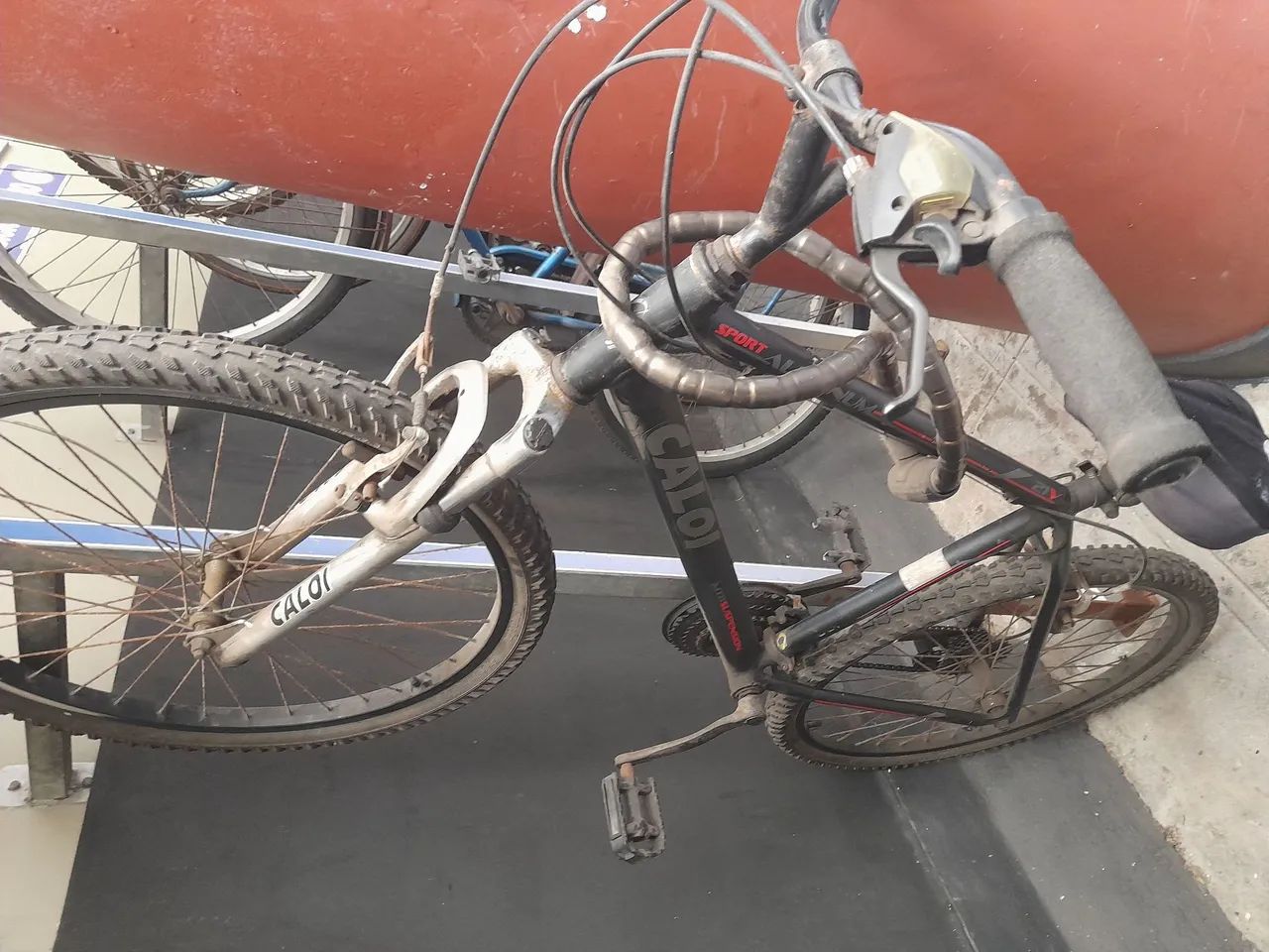 Bicicleta caloi 21 marchas - Foto 2