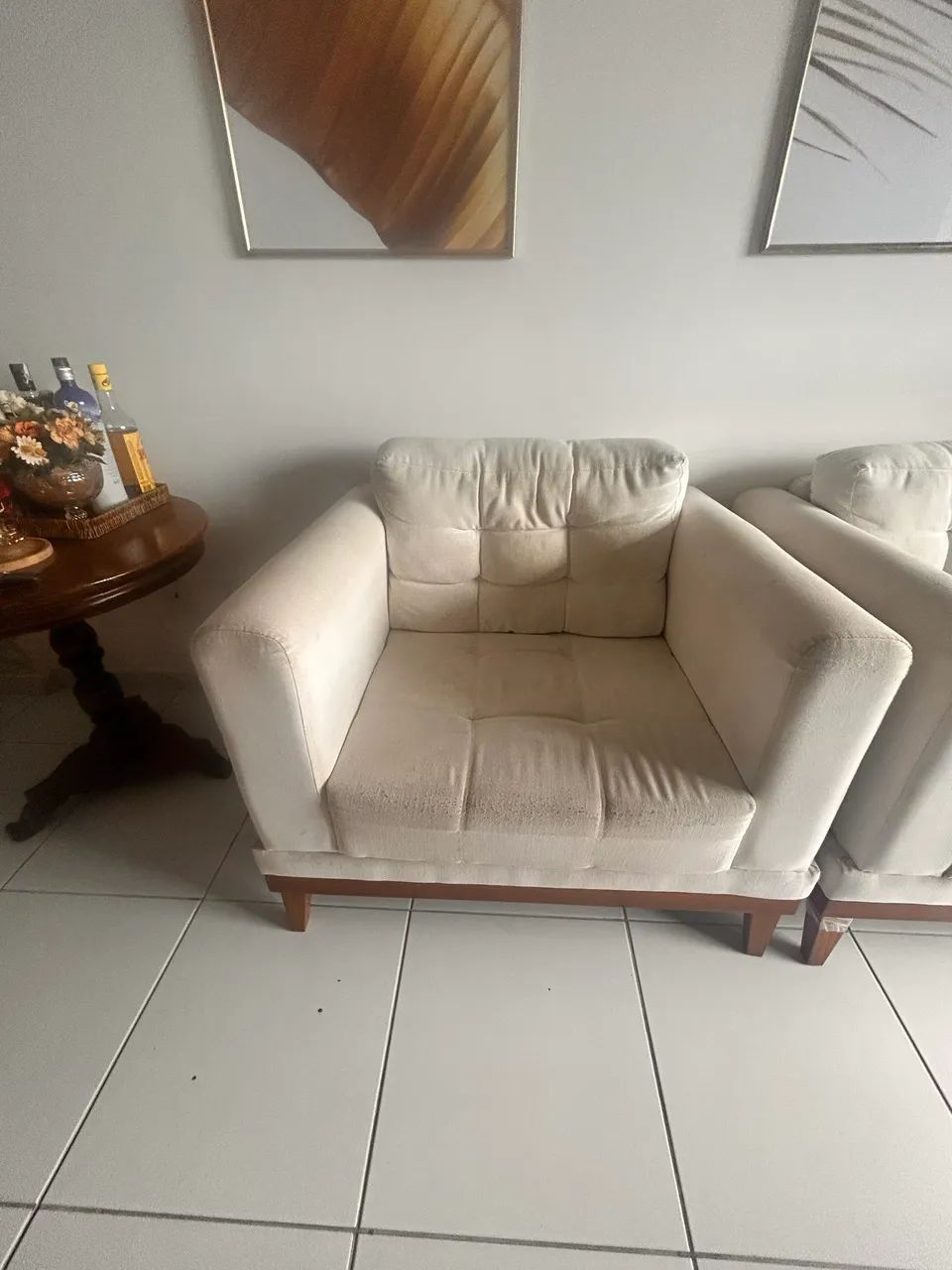 Par de Poltronas em Madeira Maciça - Design Elegante e Muito Confortáveis