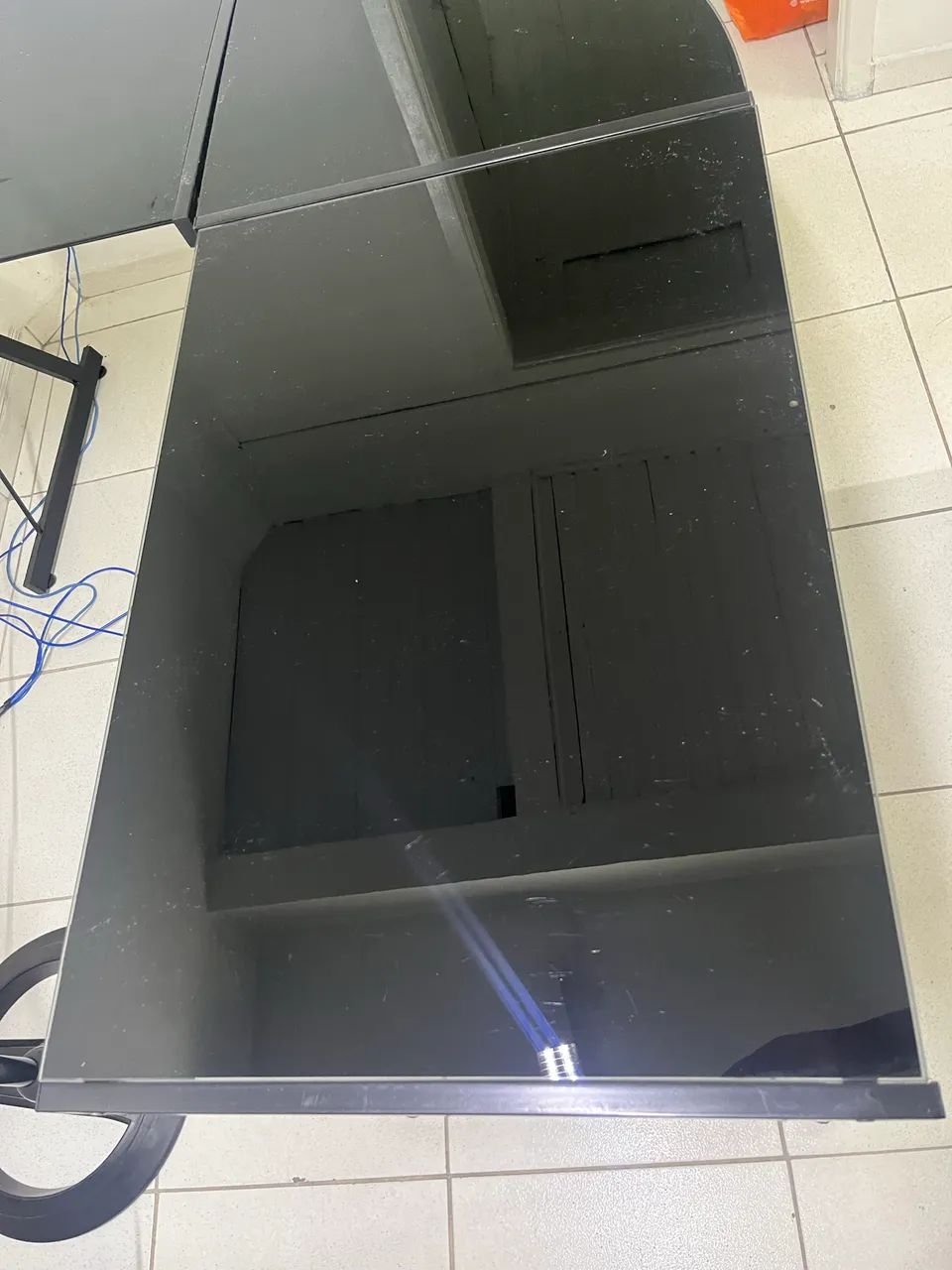 Vendo mesa para escritório com tampo em vidro  - Foto 3