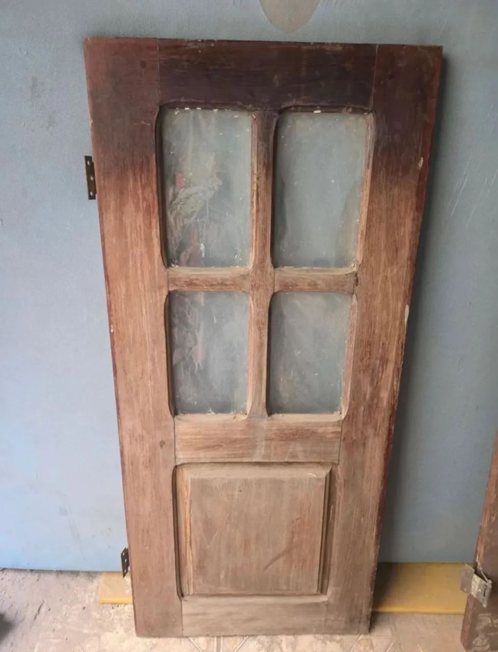 Janela de madeira com caixa65153847380994120