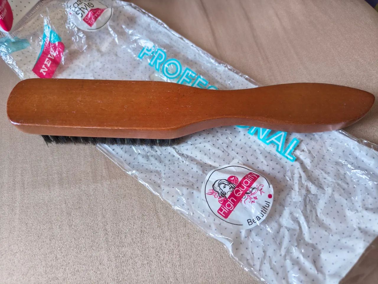 Escova madeira para barba 21cm nova  - Foto 3