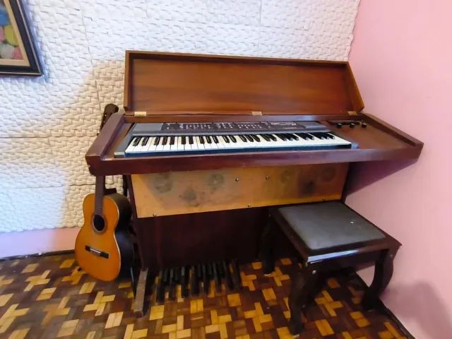  Orgão e banqueta 