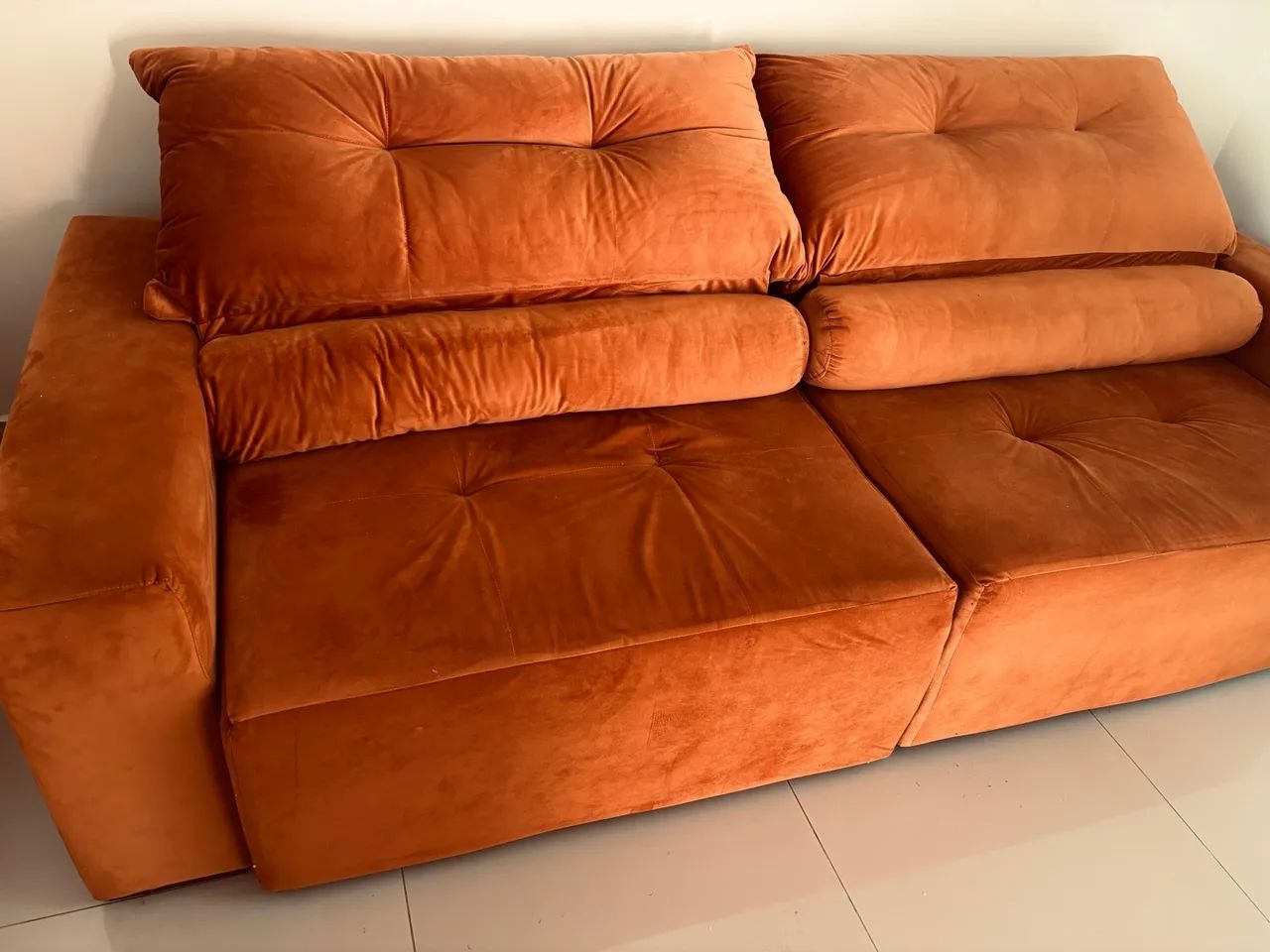 Vendo Sofá 4 Lugares Retrátil Máximo 2.50m Veludo Terracota - Foto 2
