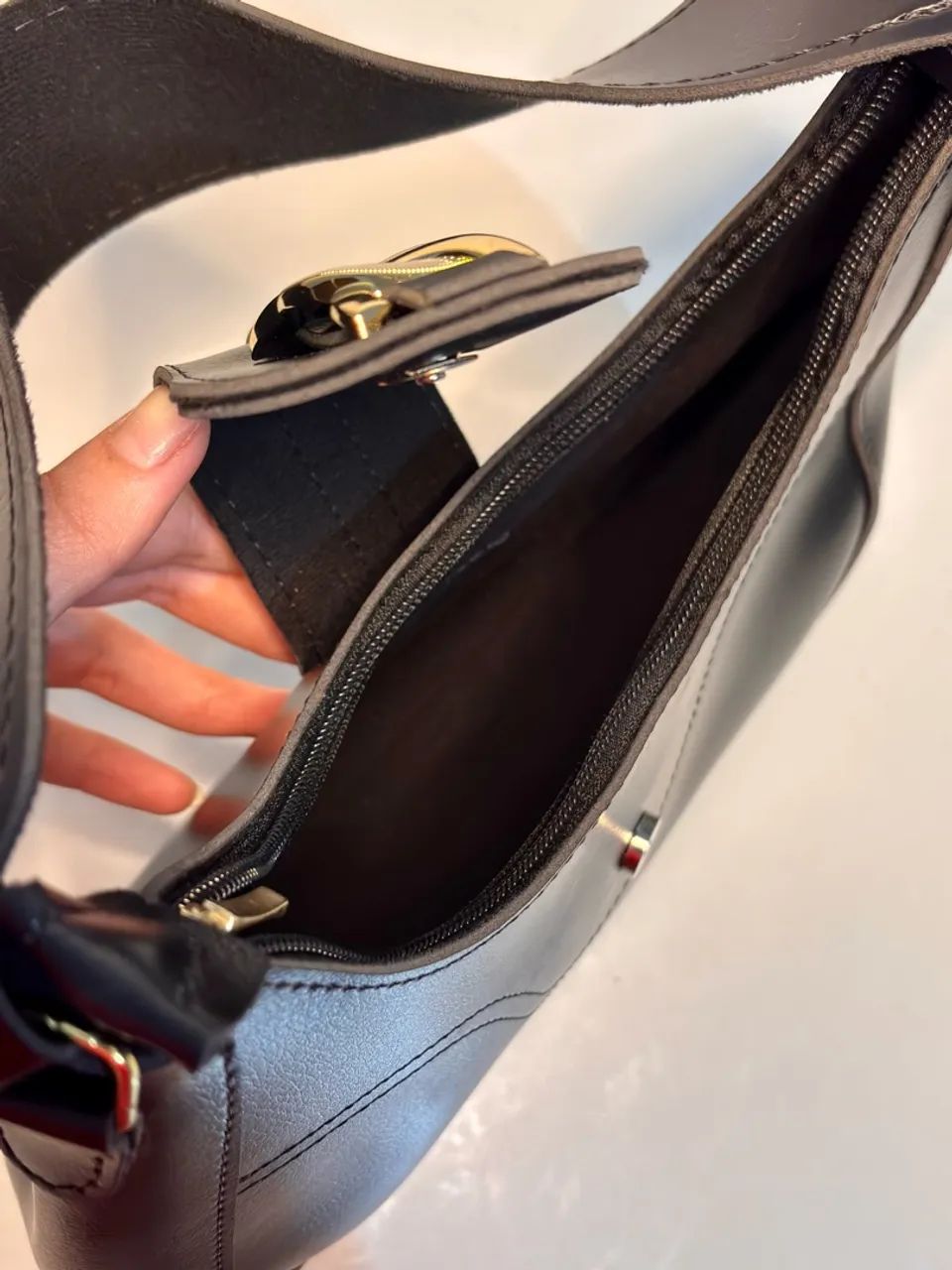 Bolsa meia-lua preta NOVA - Foto 3