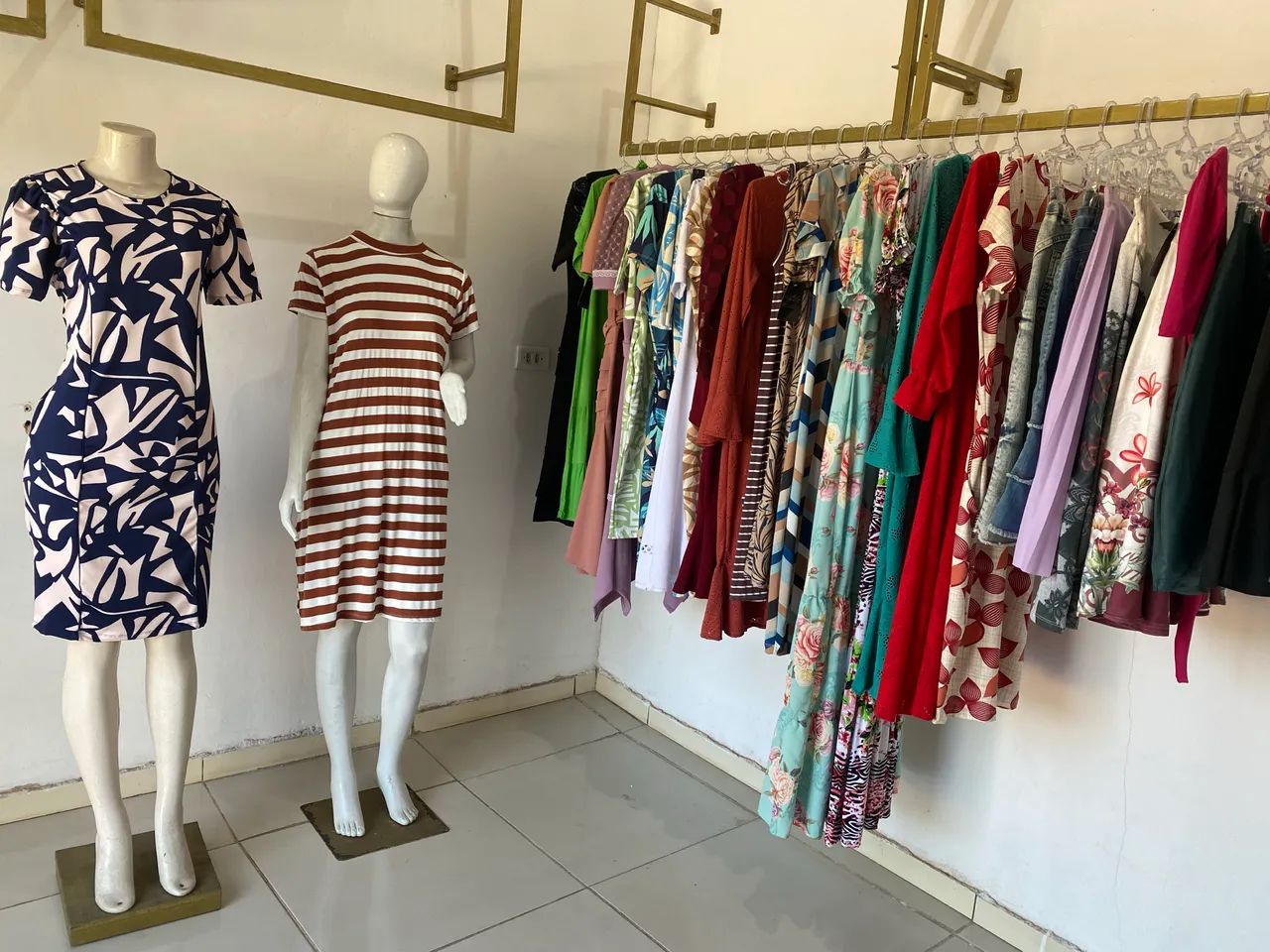 Vendo lote de loja arara manequim espelho roupa 