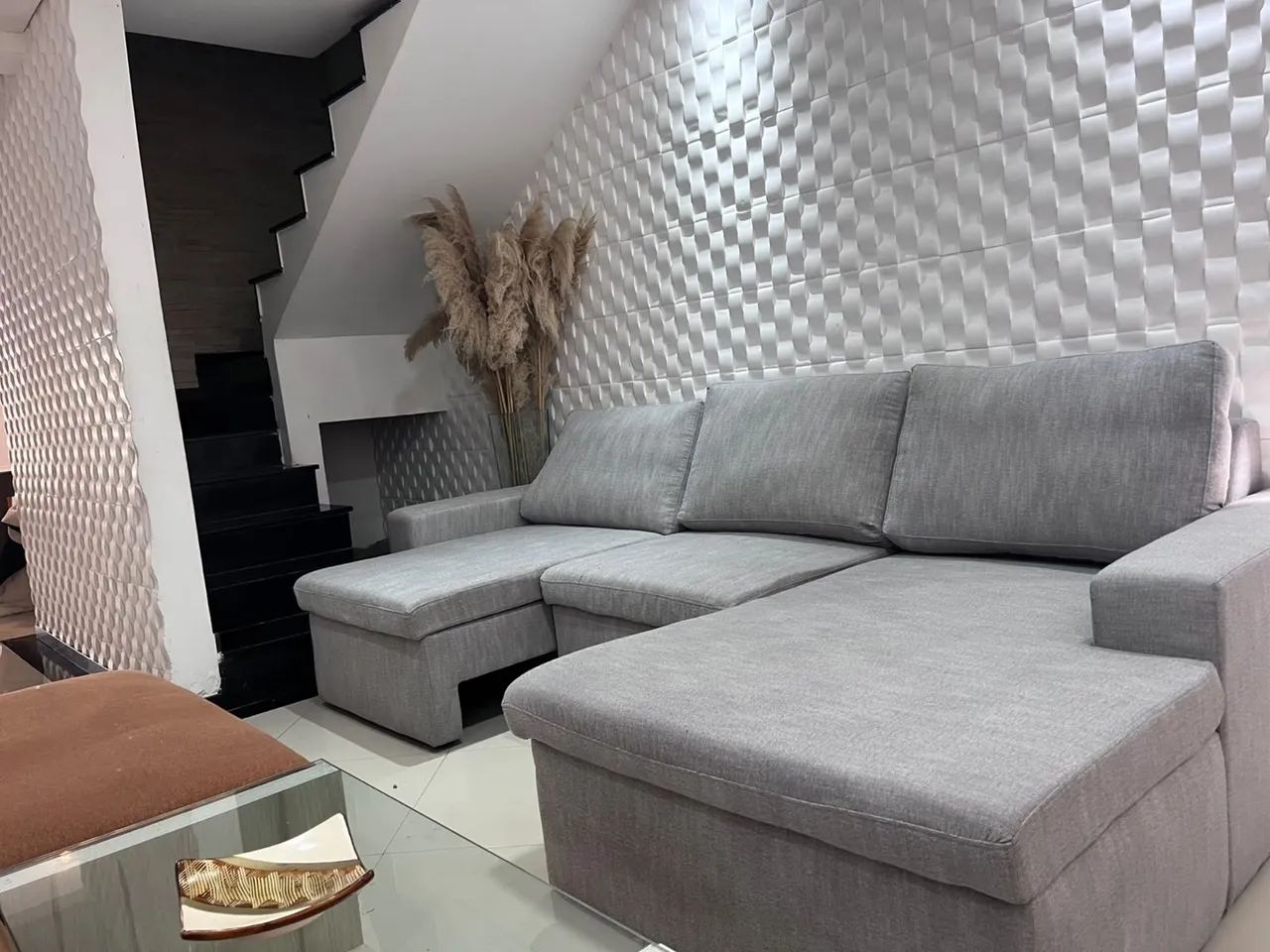 Sofá retrátil com chaise seminovo - Foto 4