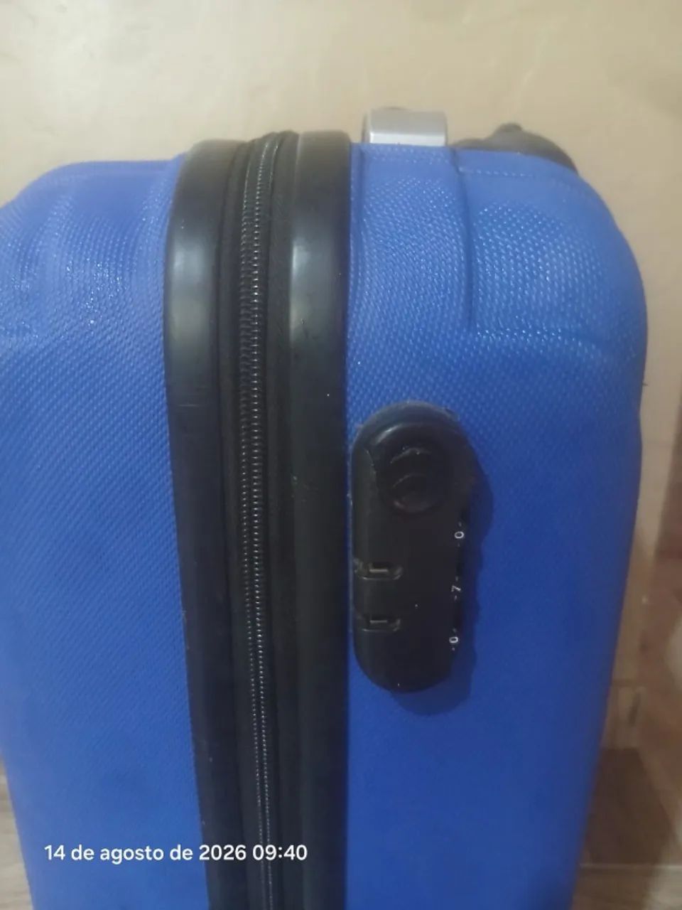 Mala de Viagem Azul com Rodinhas e Cadeado - R$ 130 - Foto 4