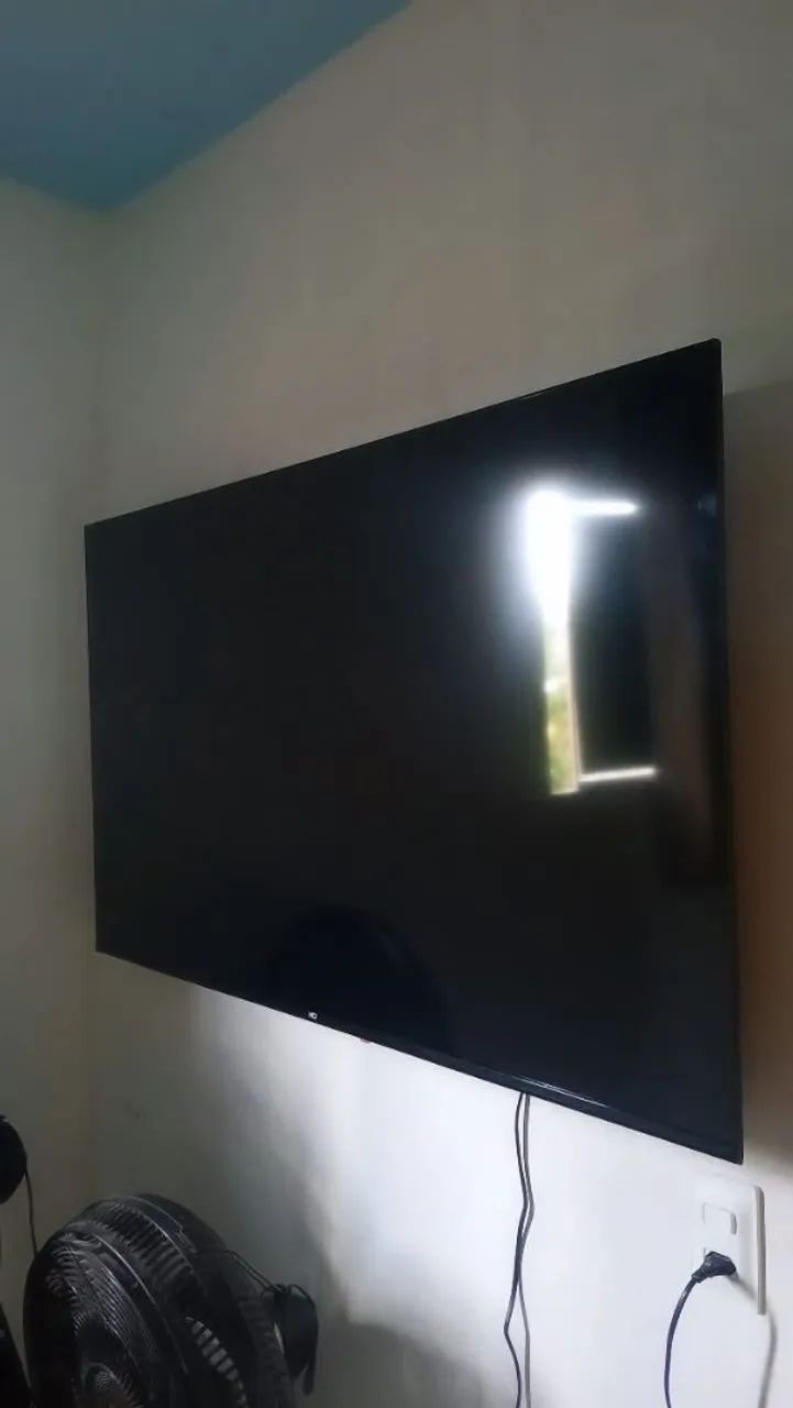 Tv HQ 60 polegadas 4k borda infinita.