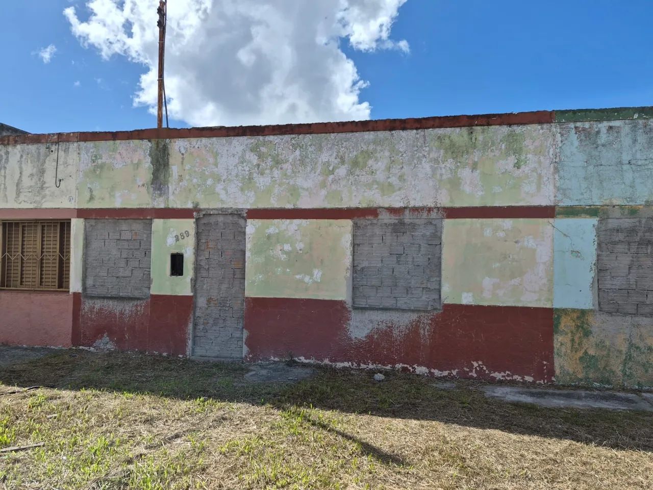 CASA PARA REFORMA OU DEMOLIÇÃO 