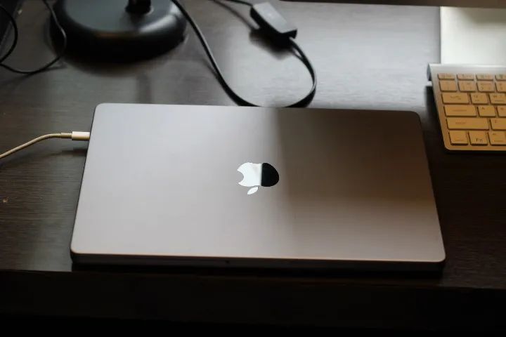MacBook Pro M3 512Gb SSD 8Gb RAM - Foto 2