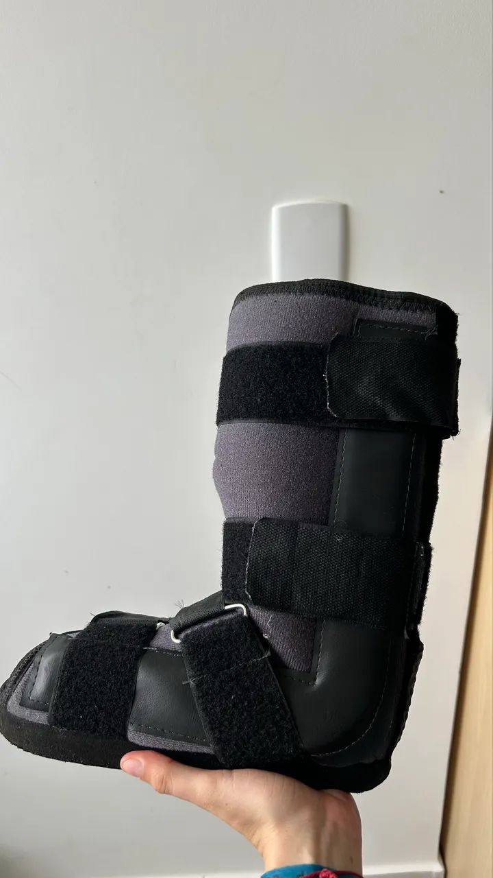 Bota ortopédica semi nova, pouco usada - Foto 3