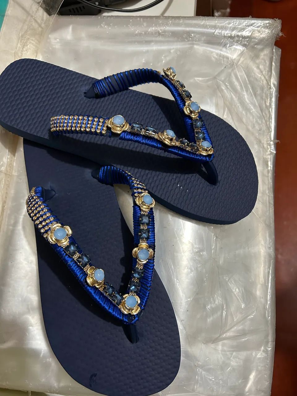 Chinelo bordado 