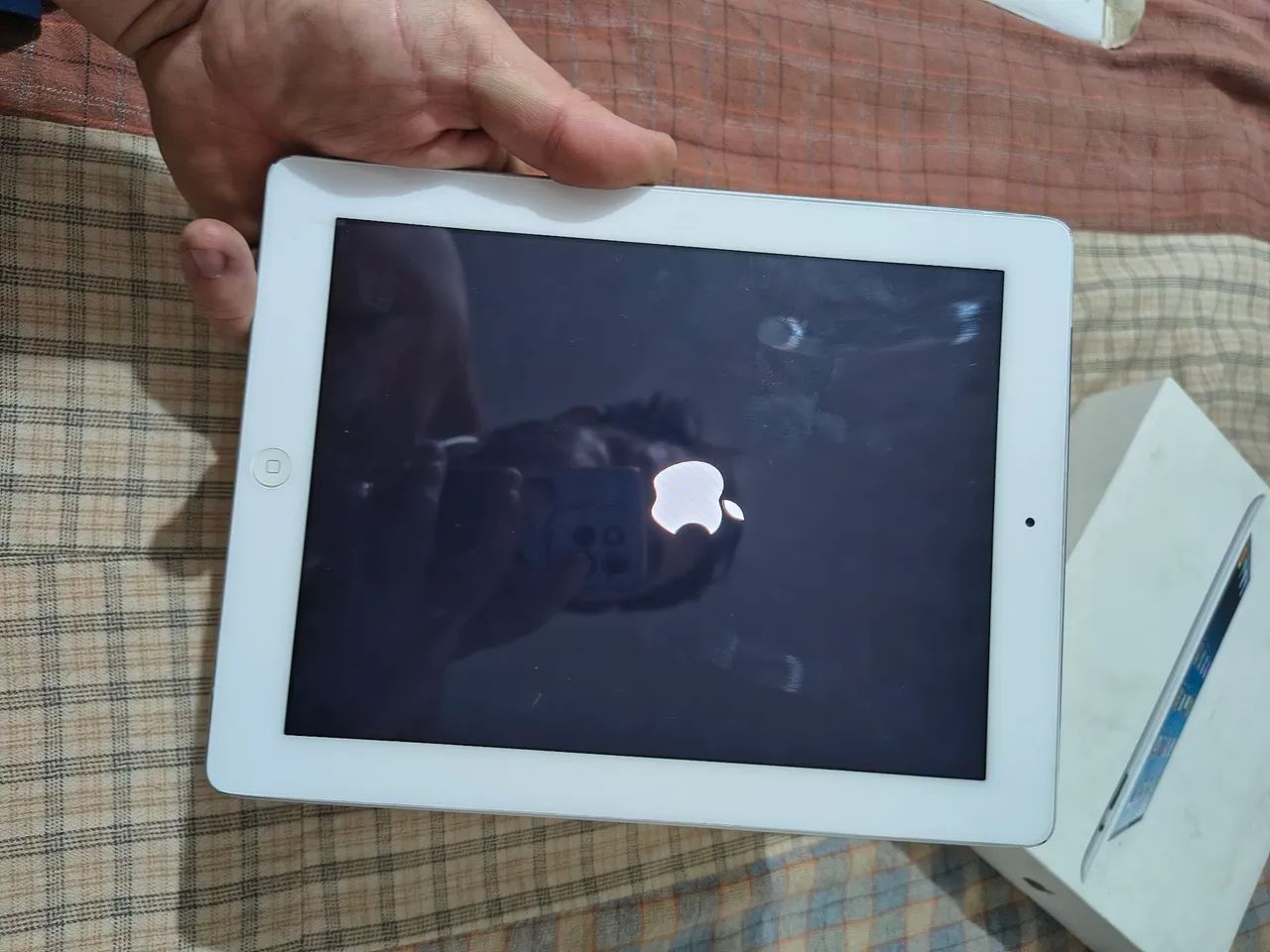 iPad 2 com caixa e carregador 16GB - Foto 4