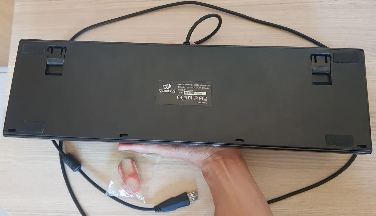 Teclado mecânico RGB Redragon Surara Pro Switch Marrom ABNT2 - Foto 3
