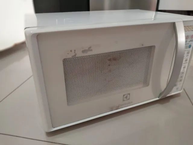 Micro-ondas Electrolux 20L Digital - Funcionando