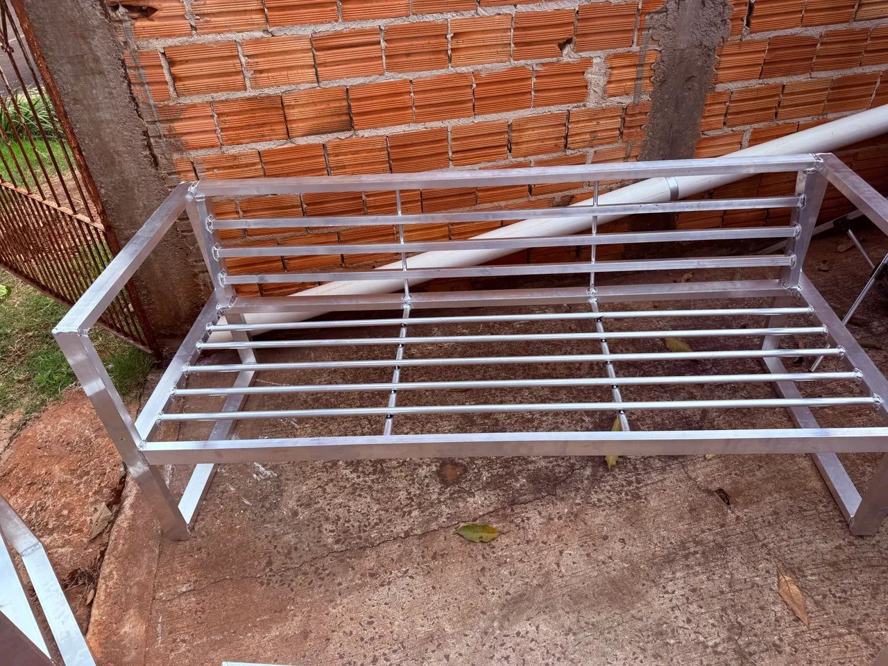 Estrutura de sofá de 3  lugares 