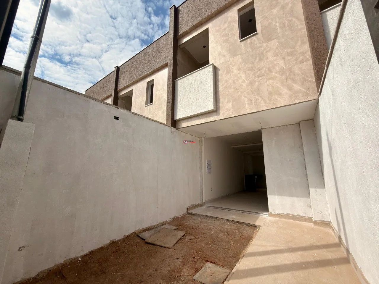 VENDA CASA GEMINADA 2 QUARTOS SANTA AMÉLIA BH!