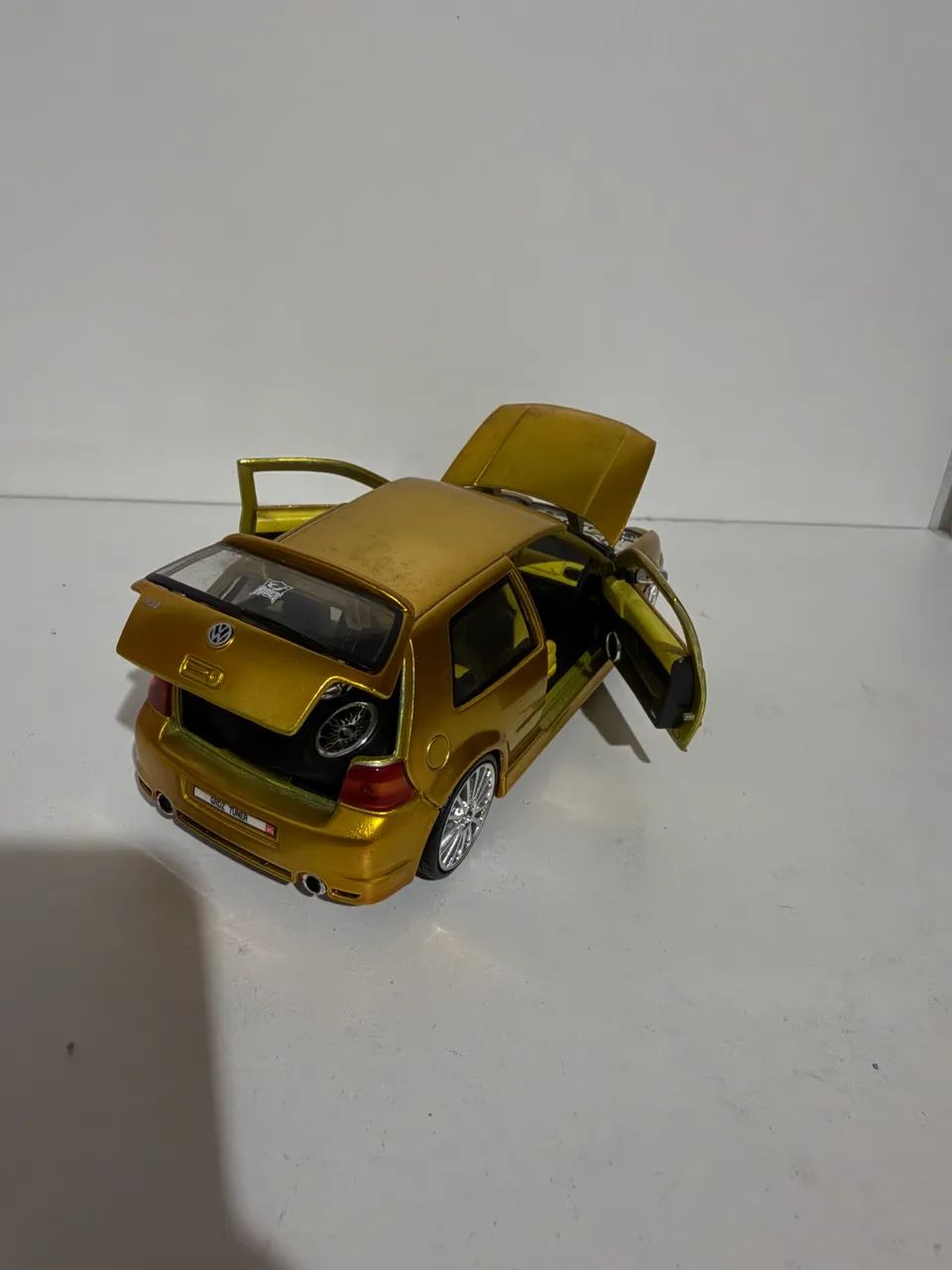 Miniatura Golf R32 Dourado 1/24 - Foto 4