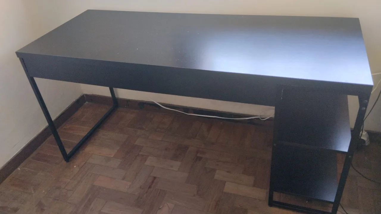 Secretária escrivaninha com 2 prateleiras, robusta e óptimo estado.  - Foto 4