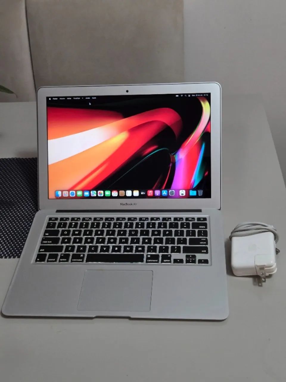 MacBook Air 13\"2017　i5　8GB　128GB SDカード MacBook Air (13 polegadas, 2017) - Especificações técnicas