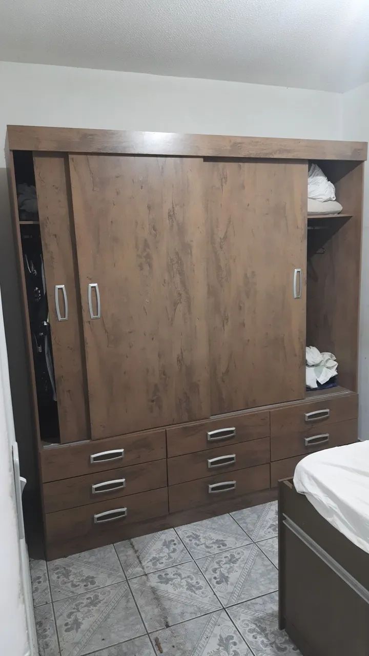 Guarda-roupa de Casal Marrom Portas de Correr