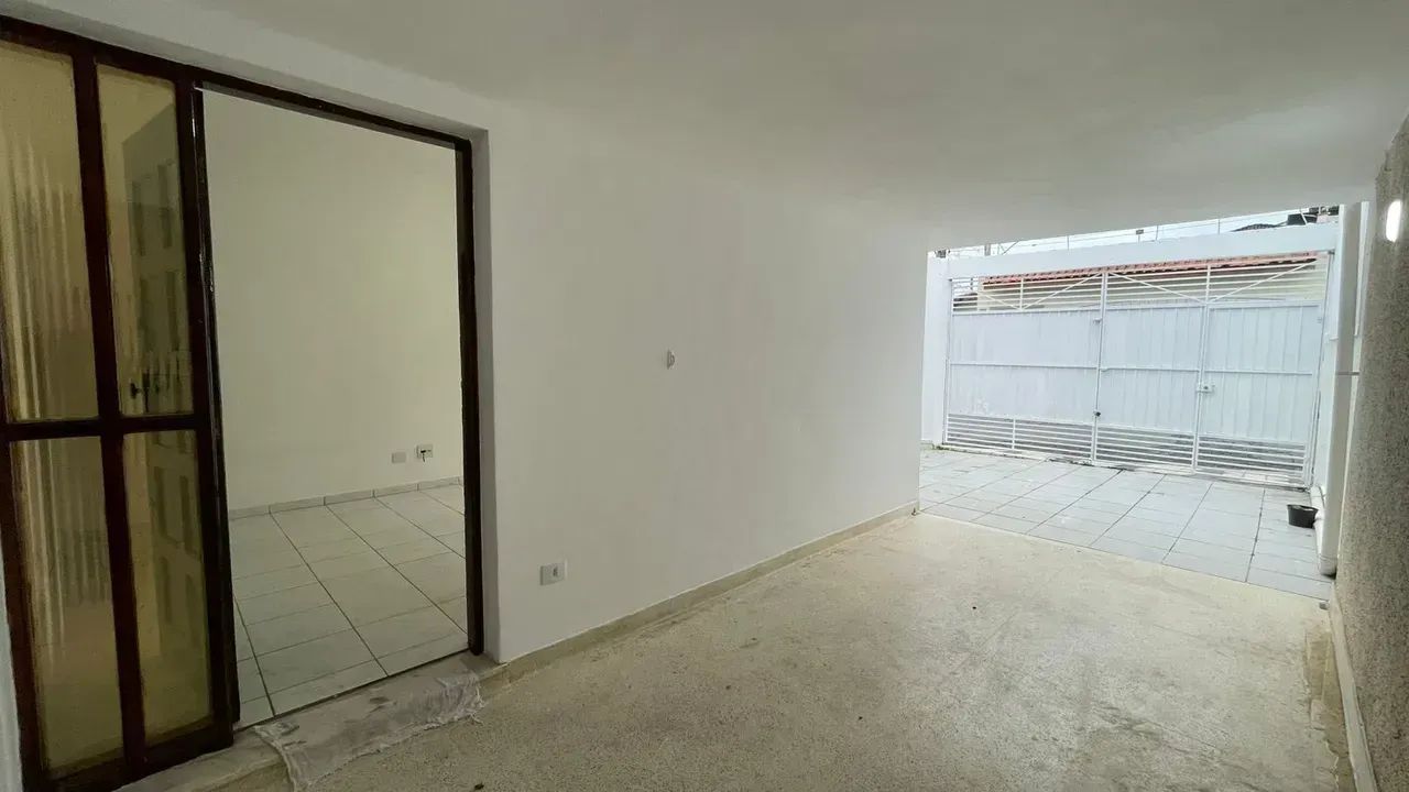 Casa térrea com quintal disponível para locação. - Foto 4
