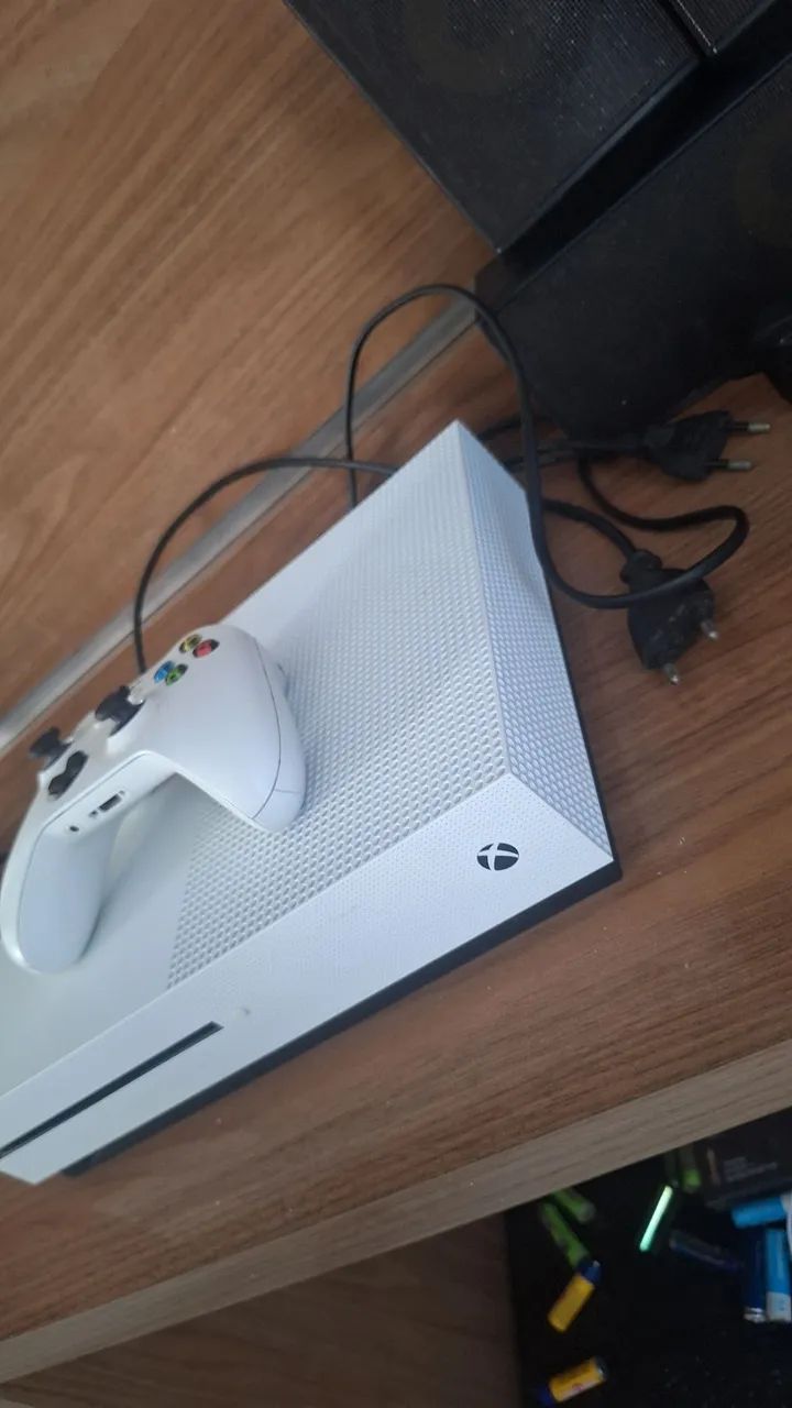 XBOX ONE S 1GB - Foto 3