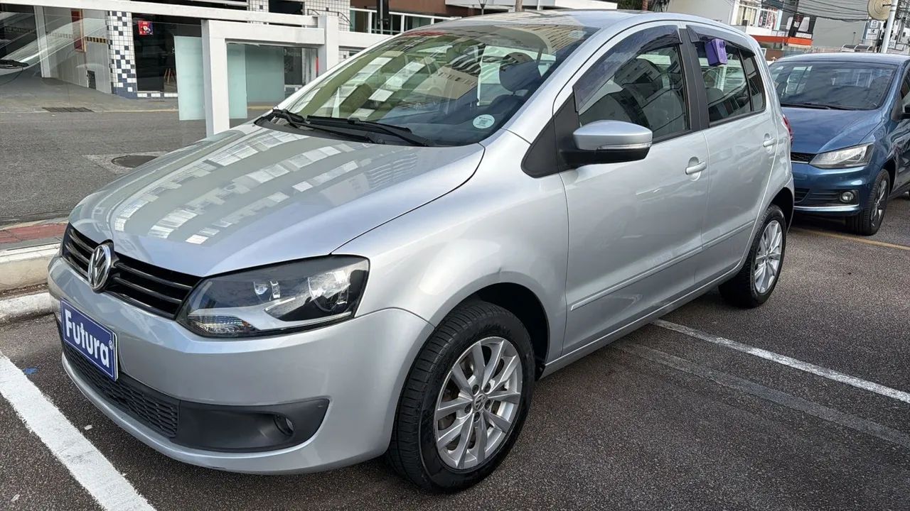 Volkswagen Fox 1.0 MI Total Flex 8V 5P 2014 - Foto 2