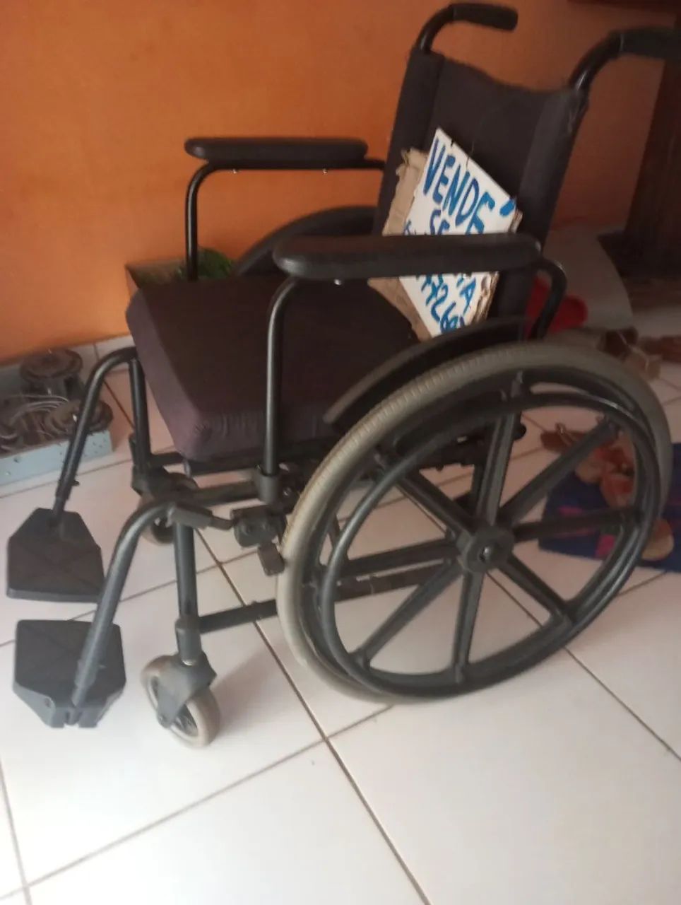 Vendo cadeira de rodas