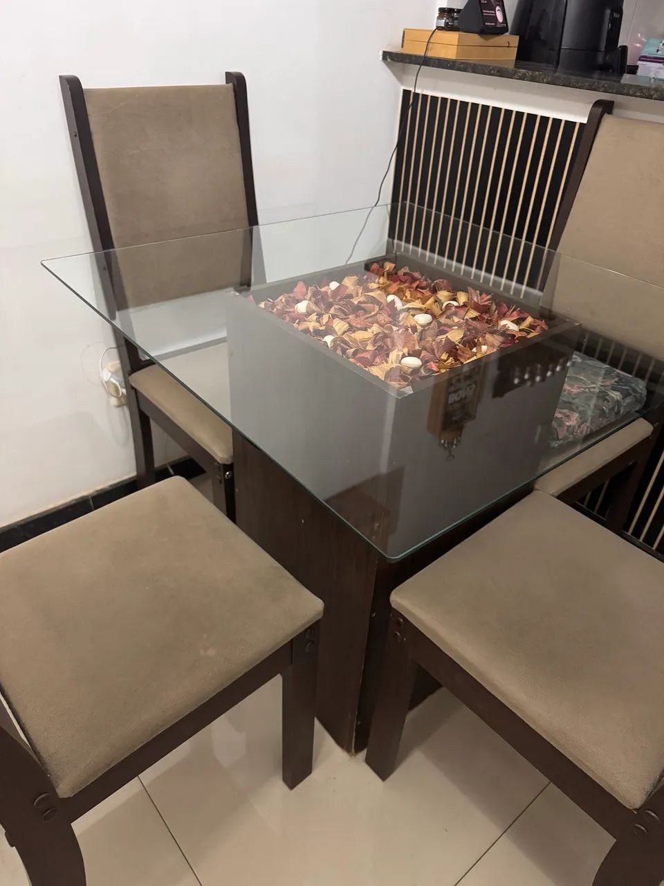 Mesa de jantar 4 lugares com tampo de vidro e pe de mdf - Foto 2