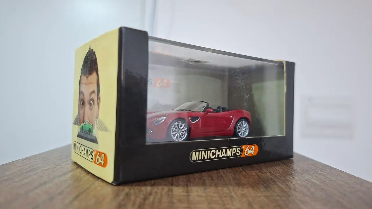 Minichamps Alfa Romeo 8C Spider vermelha 1:64 - Foto 3