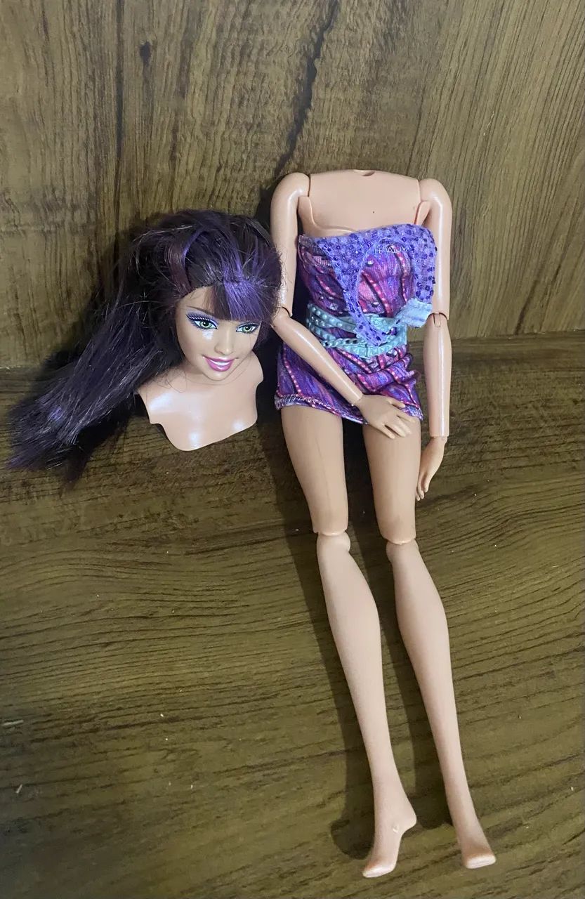 Barbie troca de busto/ cabeça 