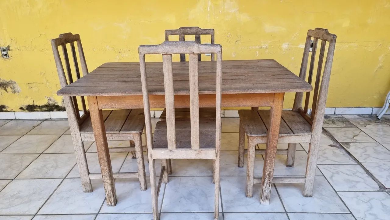 Mesa de Madeira Maciça com 4 Cadeiras - Ideal para Restauro - Foto 2