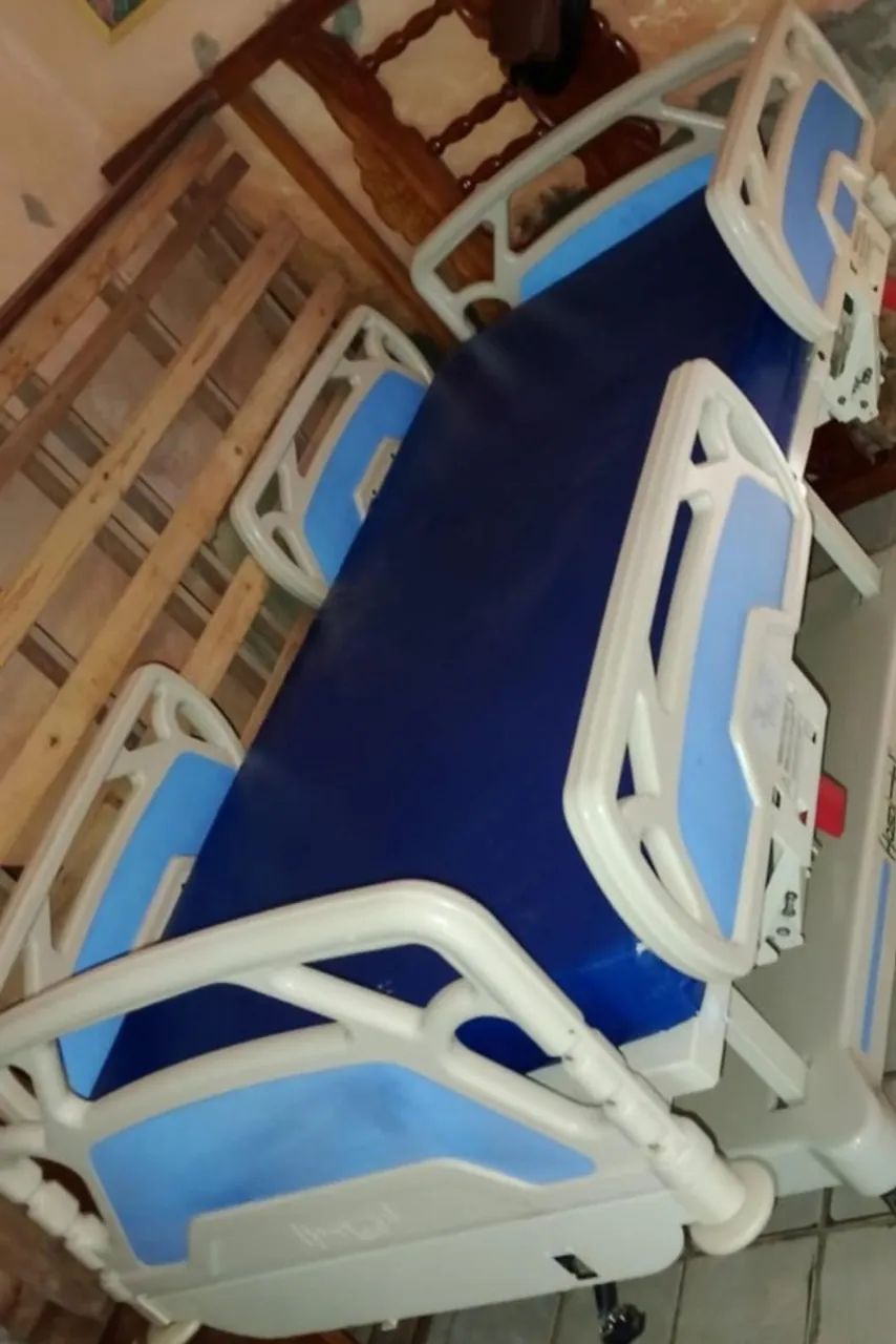 Cama elétrica hospitalar com colchão  - Foto 2