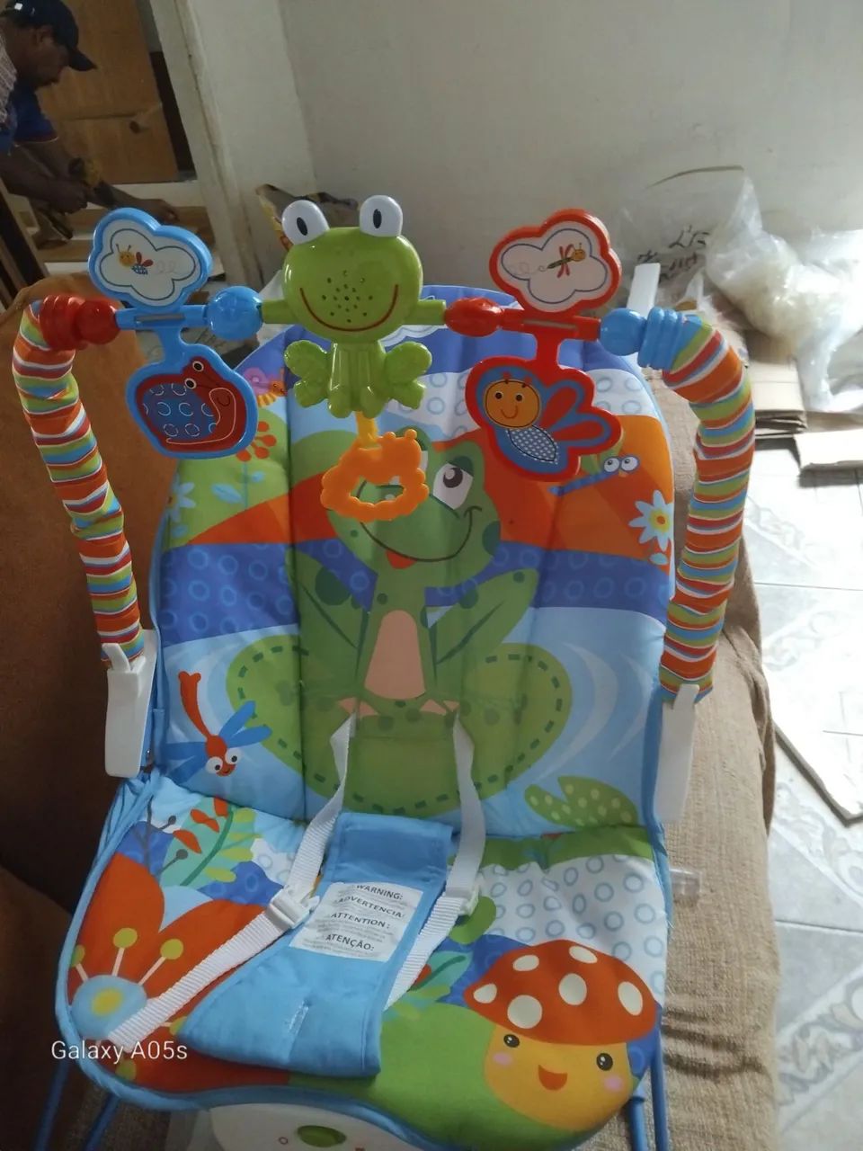 Cadeira confortável que canta Pra bebê dormir 