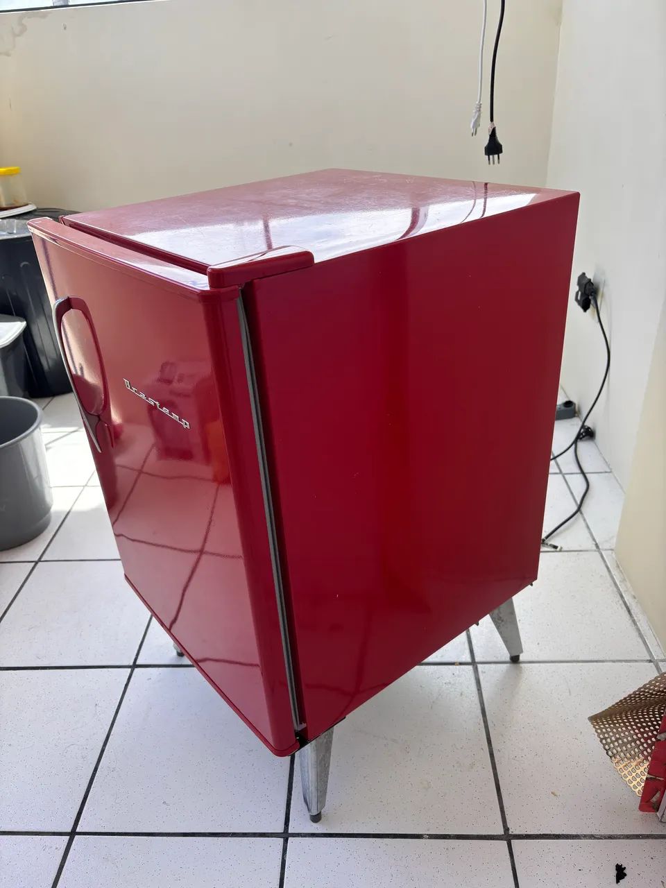 Frigobar Brastemp Retrô 76L Vermelho 220V - Classic Red - Foto 4