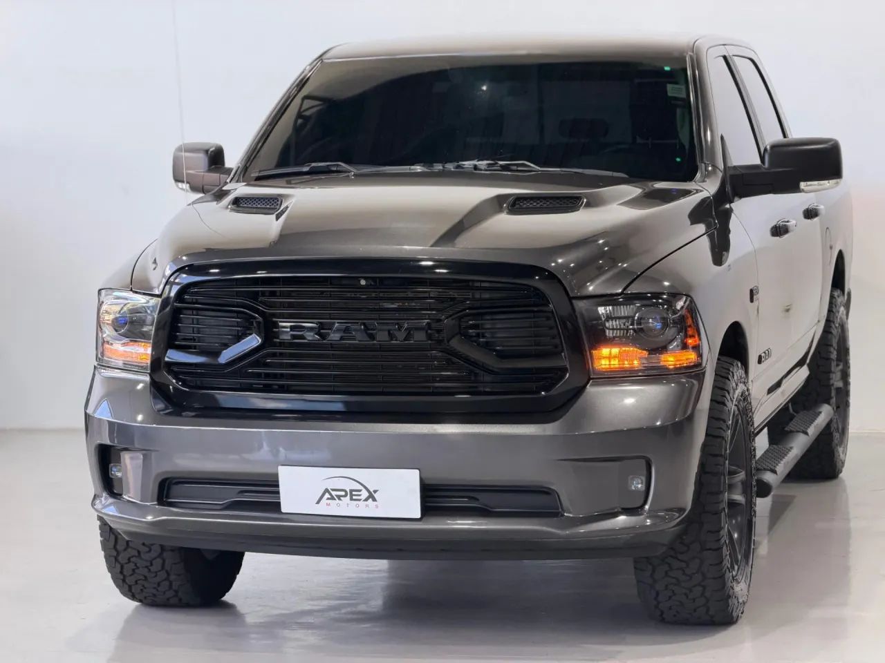 Ram Classic 1500 CLASSIC LAR. NIGHT ED 5.7 4X4 AUT. 2022