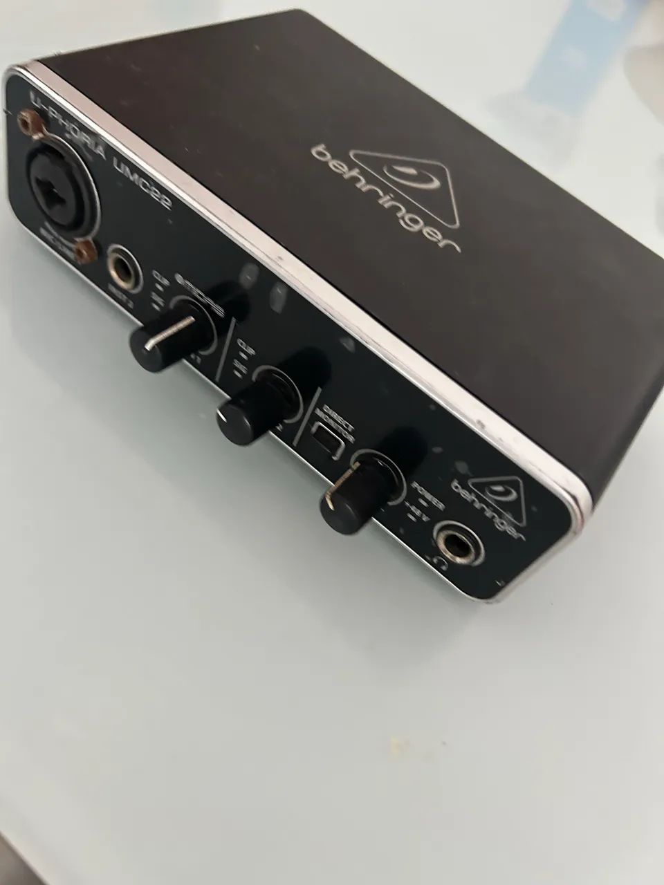 Placa de Áudio Behringer U-Phoria UM2. 
