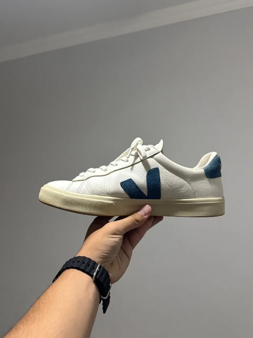 Tênis Branco e Azul casual Vert - Foto 2