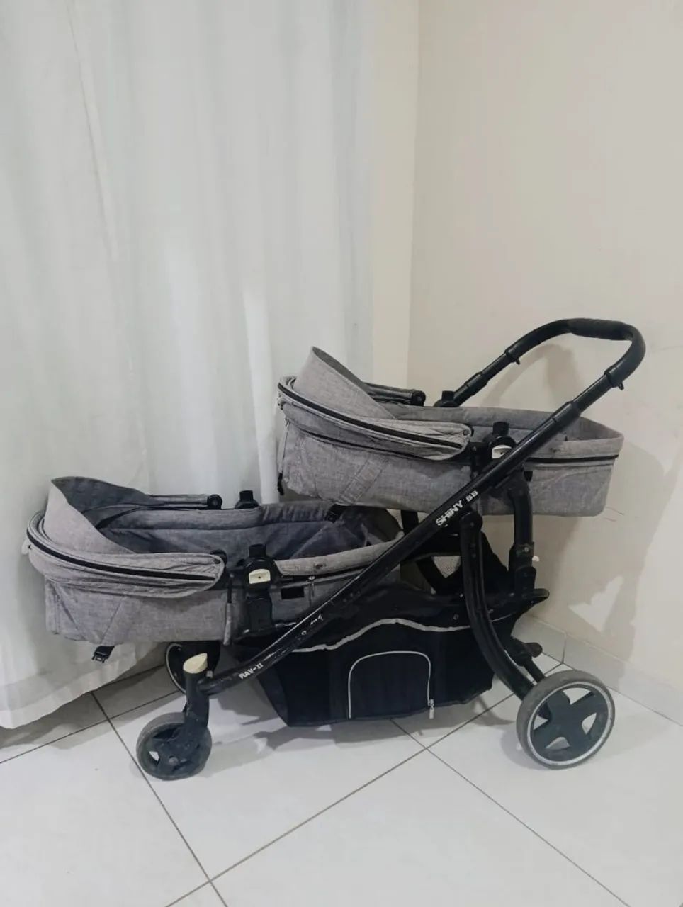 Carrinho bebê gêmeos 