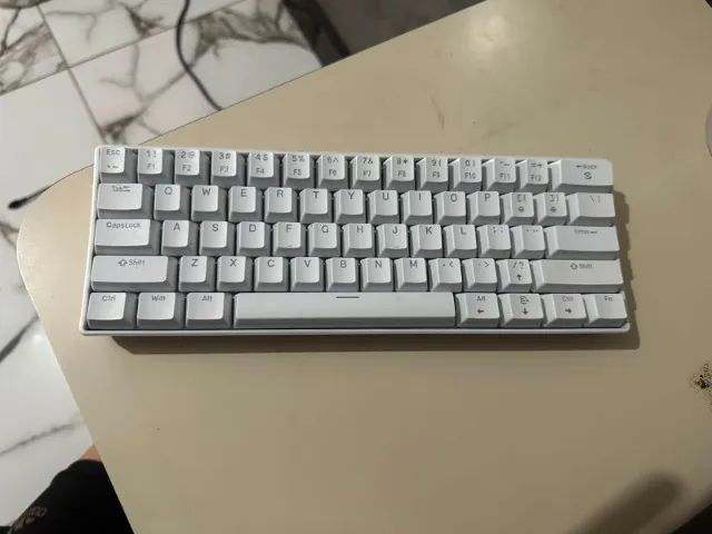 Teclado mecânico Switch RED 60% totalmente branco!