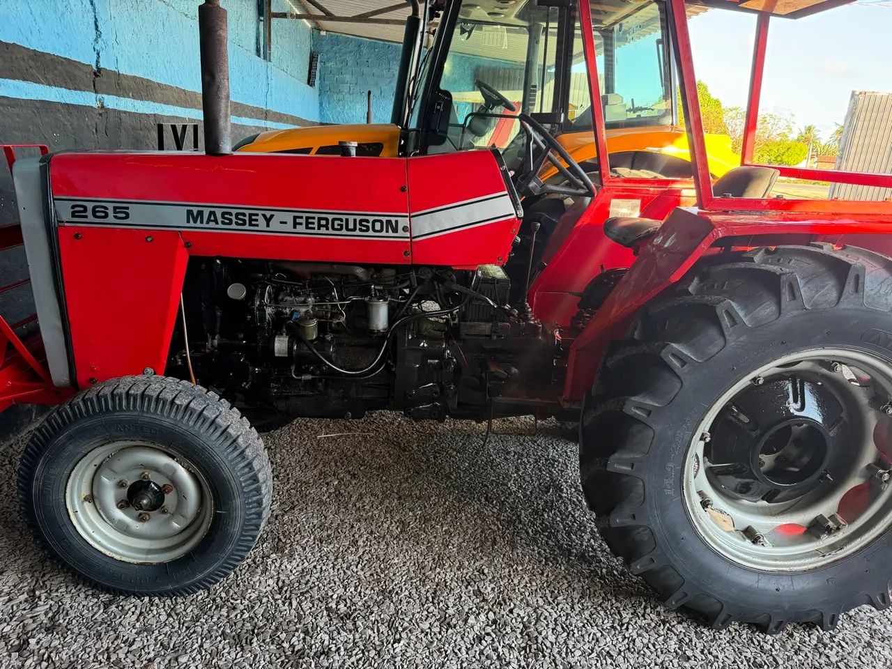 Vendo trator 265