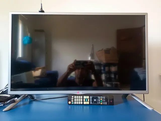 Tv 32PL LG + Controle Remoto Conservada porem não e Smart. 