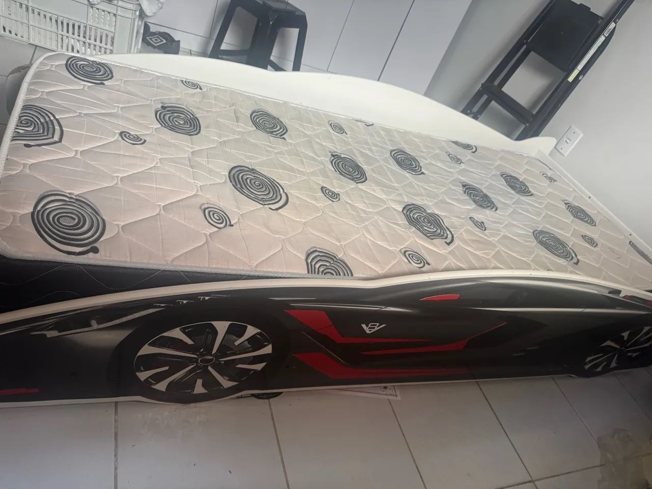 Cama infantil com colchão 