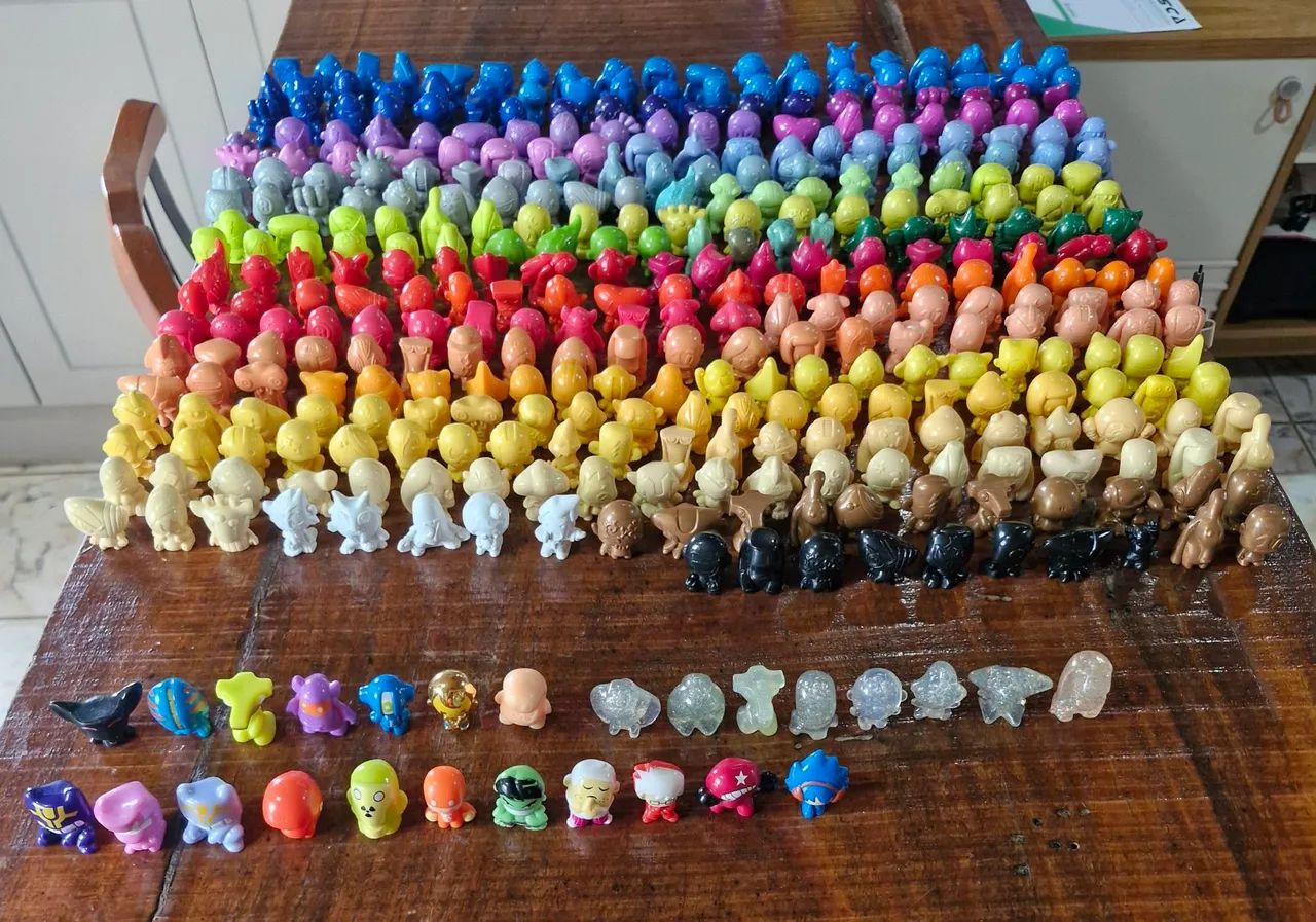 Lote com 390 Gogo's Crazy bones - Foto 2
